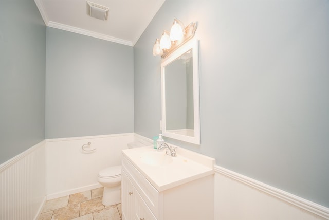 bathroom with visible vents, crown molding, toilet, wainscoting, and vanity