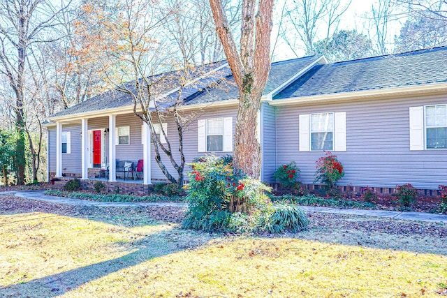 ranch-style house featuring a front yard and covered porch