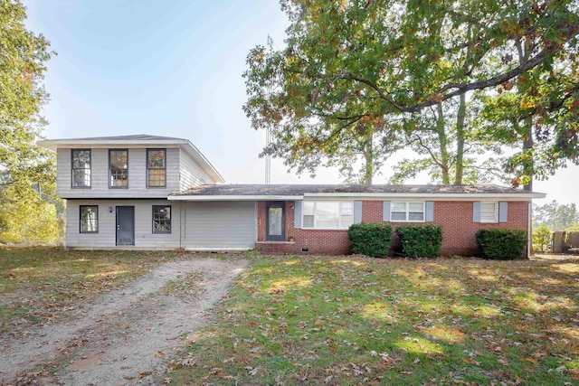 view of front of house featuring a front yard