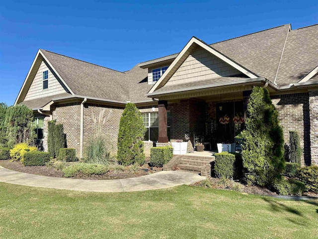 view of front facade with covered porch and a front lawn