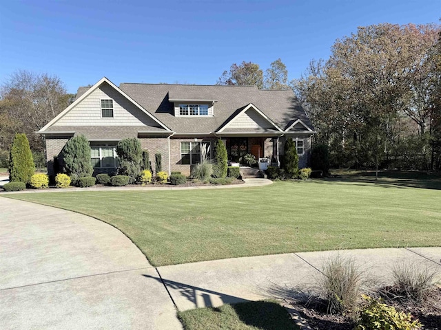 craftsman house featuring a front yard