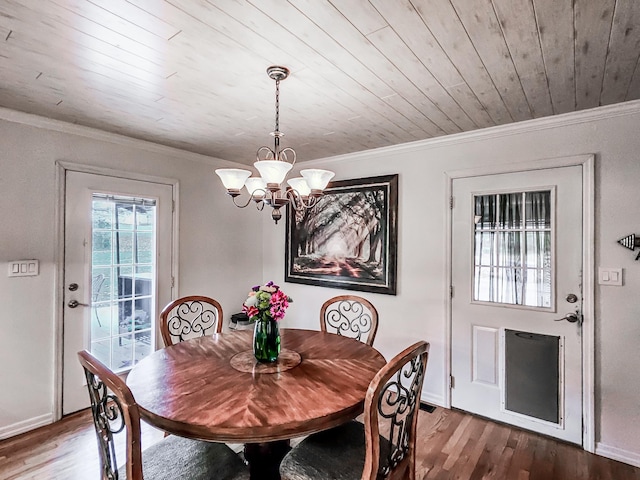 dining room featuring hardwood / wood-style flooring, crown molding, and an inviting chandelier