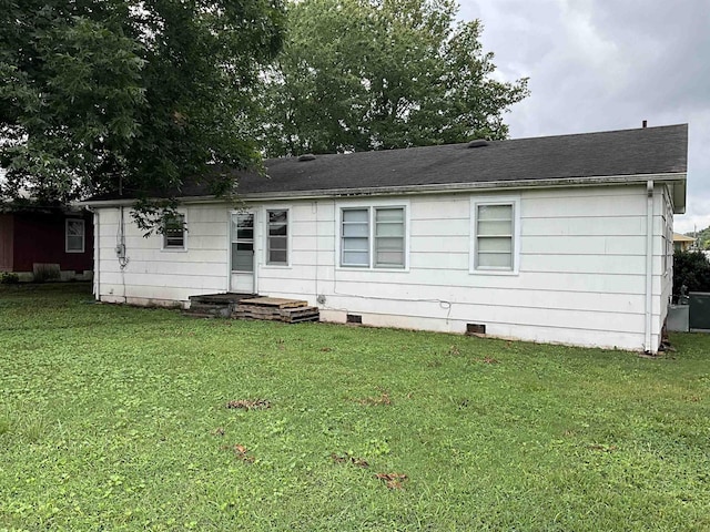 view of front of house with a front yard