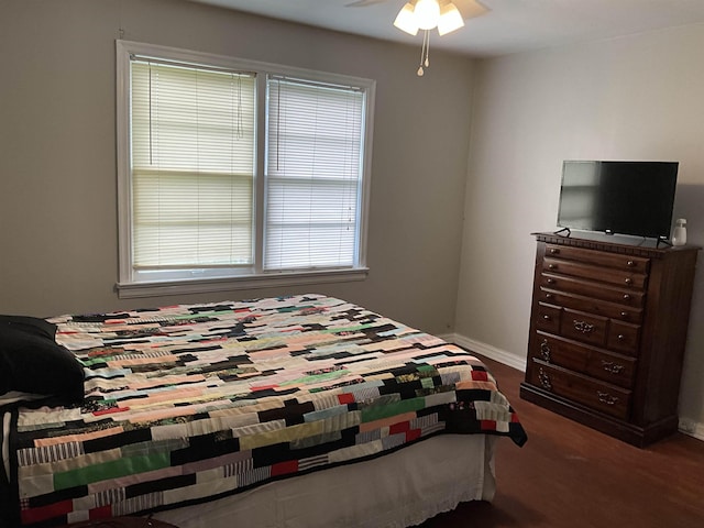 bedroom featuring ceiling fan