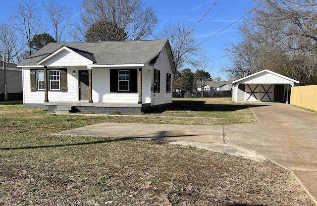 view of front of home featuring covered porch, a garage, an outdoor structure, a front lawn, and a carport