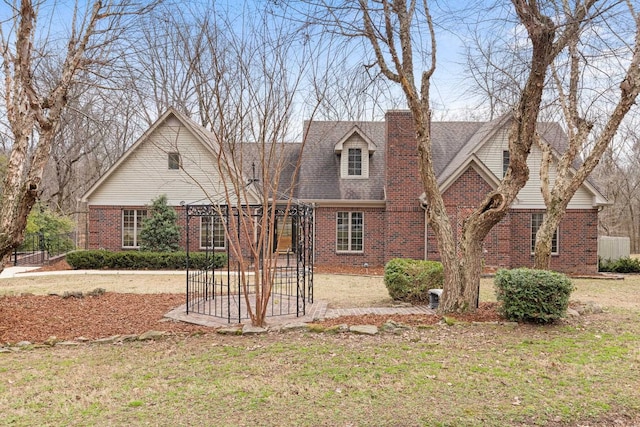 view of front of house with a front lawn