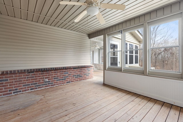 deck with ceiling fan