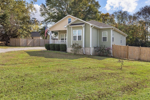 bungalow with a front lawn and covered porch