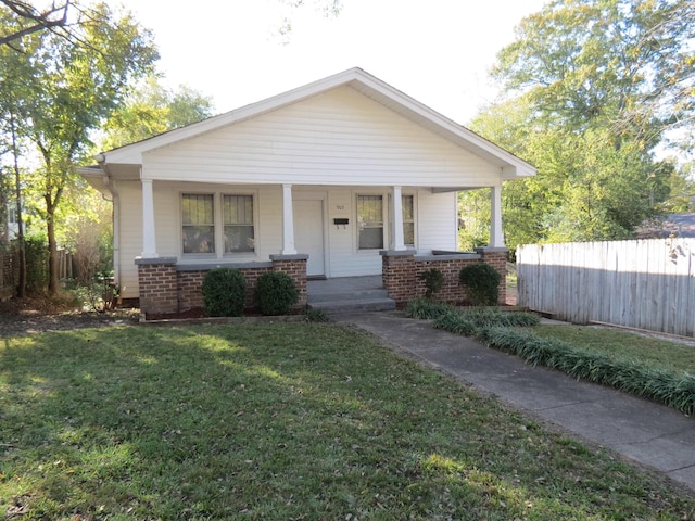 view of front facade featuring a porch and a front yard