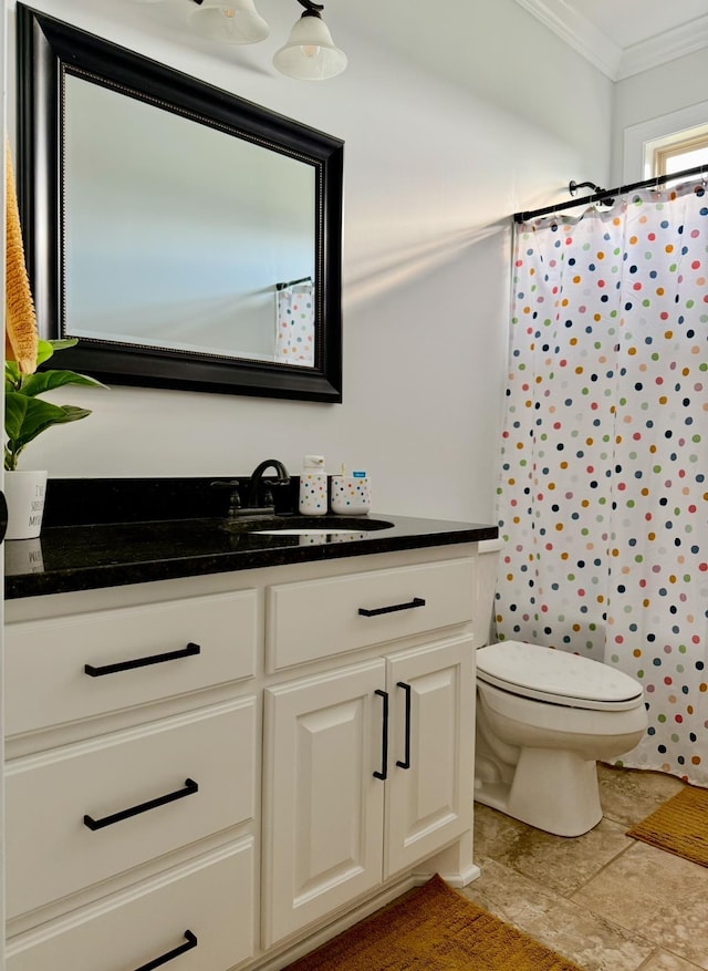 full bathroom with toilet, a shower with curtain, ornamental molding, and vanity