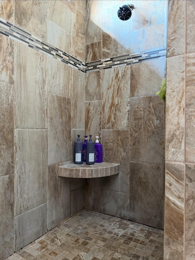 bathroom featuring a tile shower