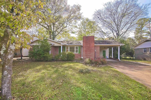 ranch-style house featuring a front lawn and a carport