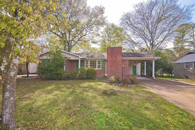 single story home featuring a carport and a front lawn