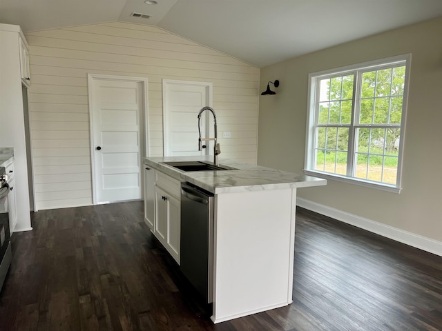 kitchen with dishwasher, a kitchen island with sink, white cabinets, sink, and vaulted ceiling