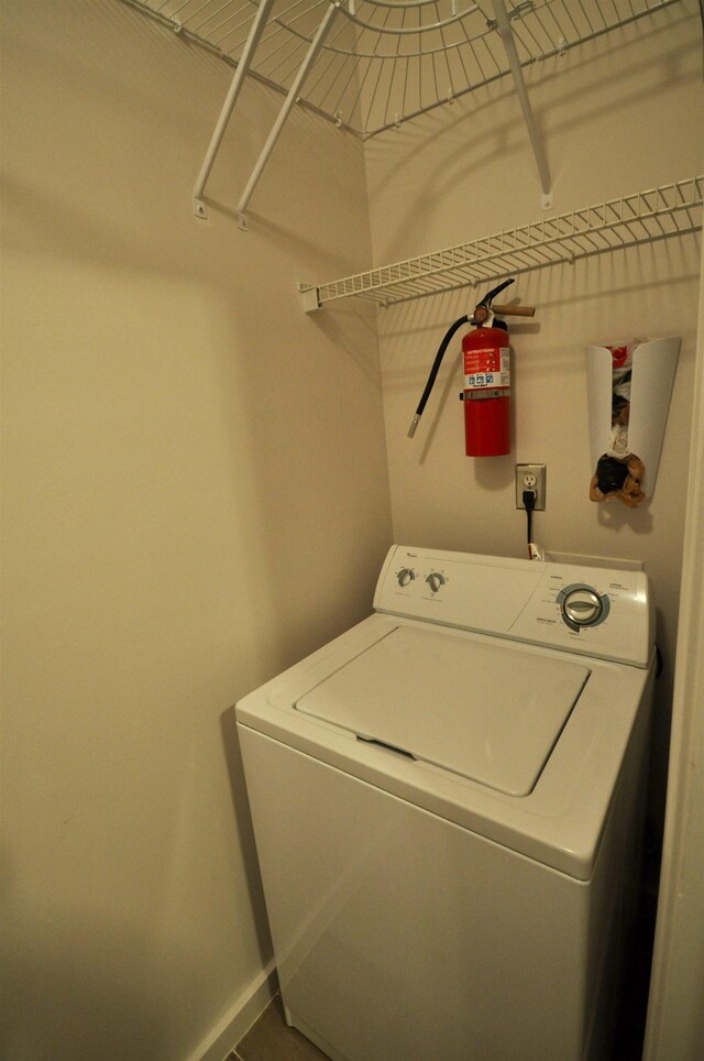 laundry room featuring washer / dryer, baseboards, and laundry area