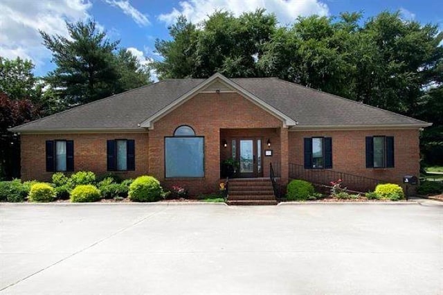 - single story home featuring brick siding