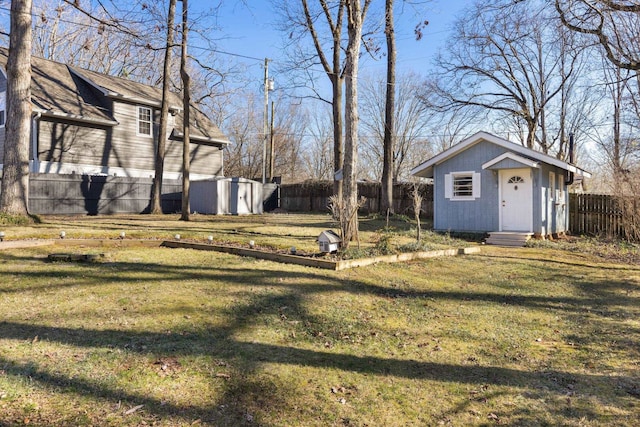 view of yard with a fenced backyard and an outdoor structure