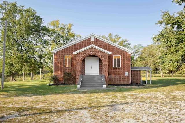 view of front of house featuring a front yard