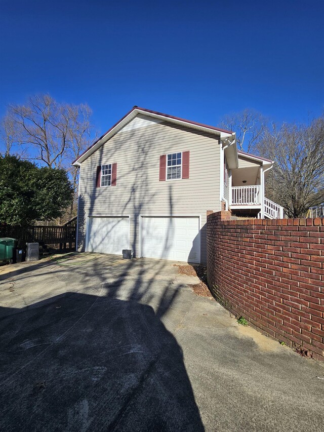 view of front of property with covered porch and a garage