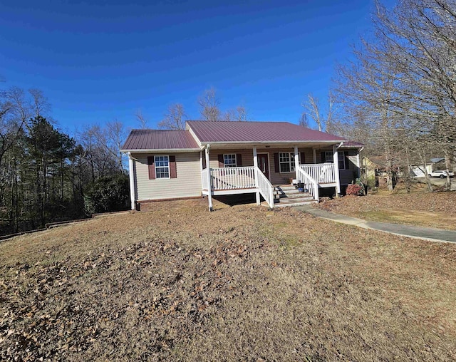 view of front of house with covered porch and a front lawn