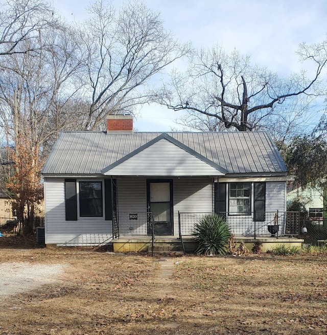 view of front of property featuring covered porch