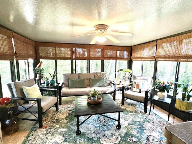 sunroom with ceiling fan