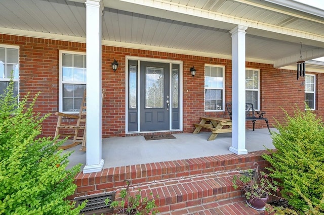 entrance to property featuring covered porch