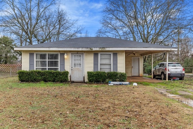 view of front facade featuring a carport and a front lawn