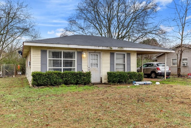 view of front facade featuring a front yard and a carport