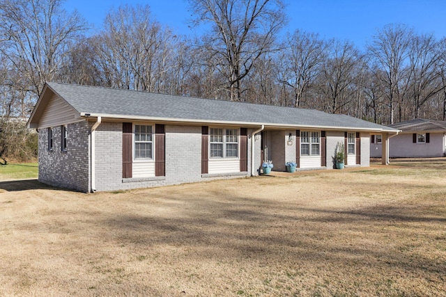 single story home with a front yard