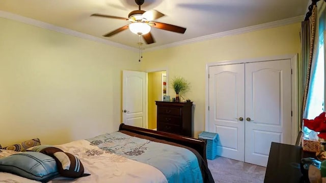 bedroom featuring a closet, a ceiling fan, crown molding, and light colored carpet