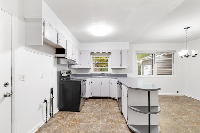 kitchen featuring sink, stainless steel appliances, an inviting chandelier, decorative light fixtures, and white cabinets