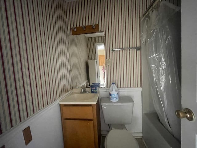 full bathroom featuring shower / bath combination with curtain, vanity, and toilet