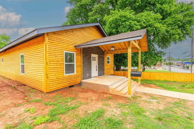  - view of front of home with crawl space and fence