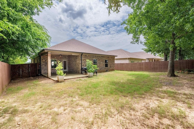 181 Silver Leaf Ln, Florence, AL - fenced backyard featuring a ceiling fan and a patio area