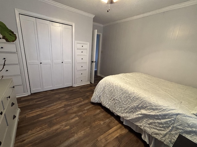 bedroom with dark wood-type flooring, a textured ceiling, a closet, and ornamental molding