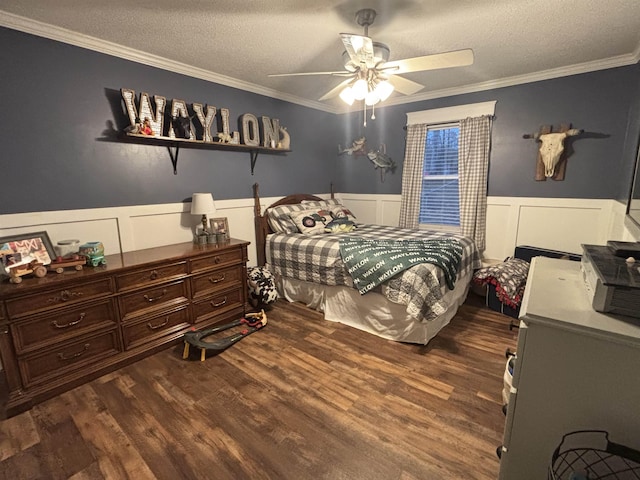 bedroom featuring ceiling fan, dark hardwood / wood-style floors, crown molding, and a textured ceiling