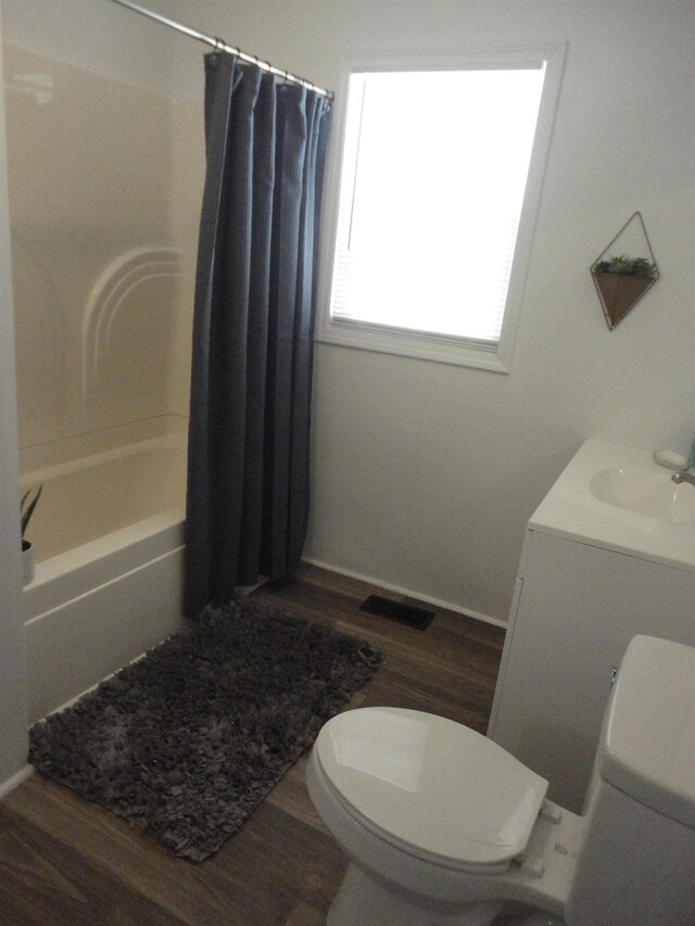 spare room featuring dark hardwood / wood-style flooring and ceiling fan