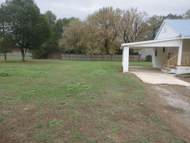 view of yard with a carport