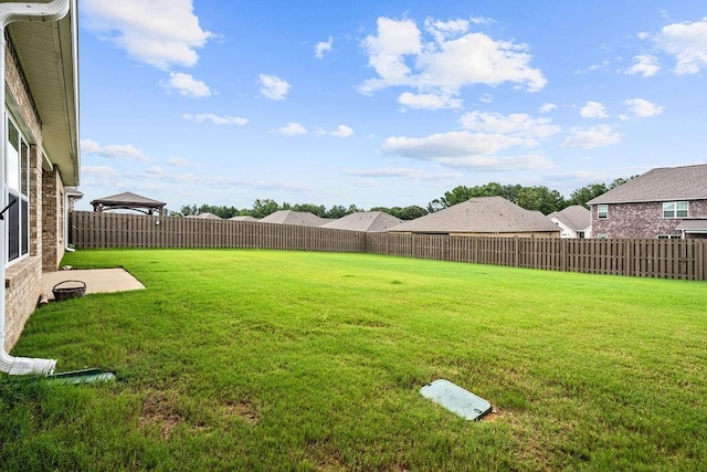 view of yard featuring a patio area