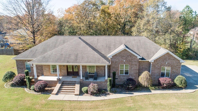 view of front of home featuring a front lawn and covered porch