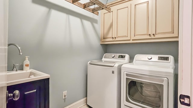 laundry room with sink, cabinets, and independent washer and dryer