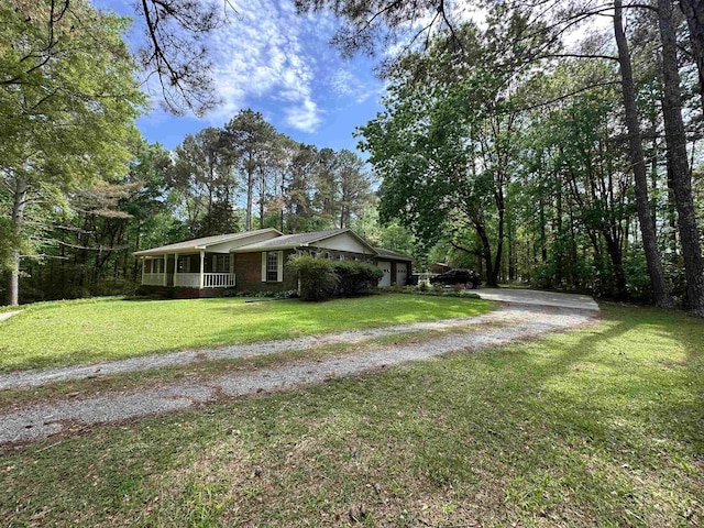 view of front of home with driveway and a front yard