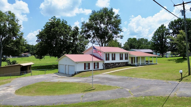 view of front of property featuring a porch and a front lawn