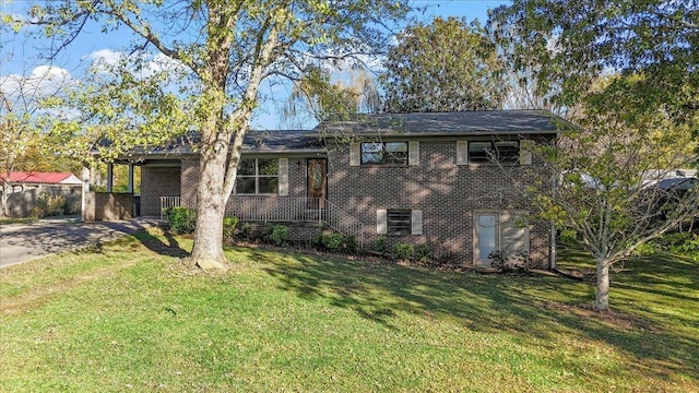 view of front of home with a front lawn