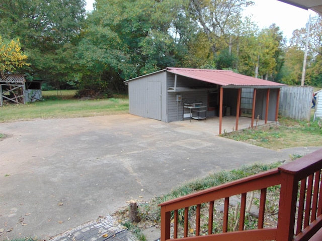 exterior space featuring an outbuilding