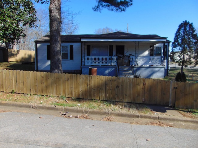 view of front facade featuring a porch