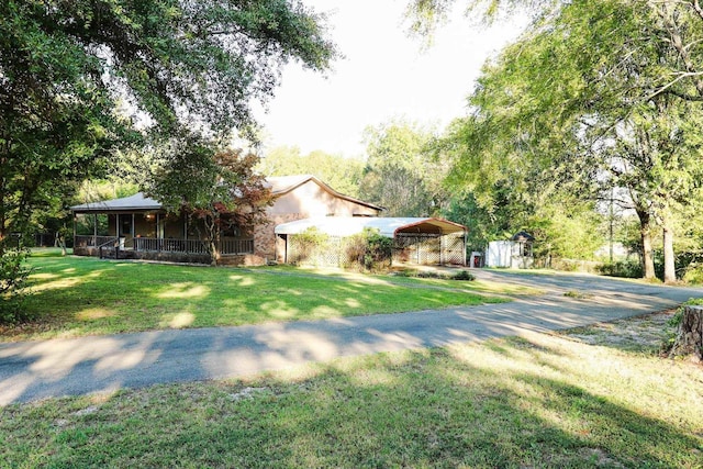 view of front of house featuring a front lawn, a porch, and a carport