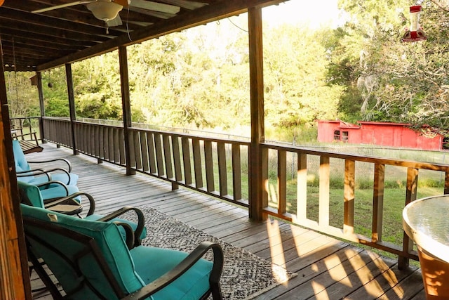 deck with ceiling fan