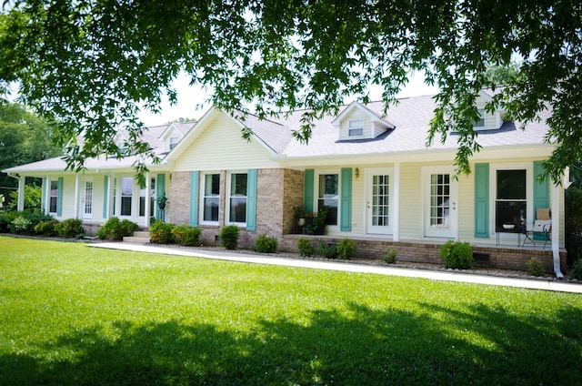 view of front of home featuring a front lawn